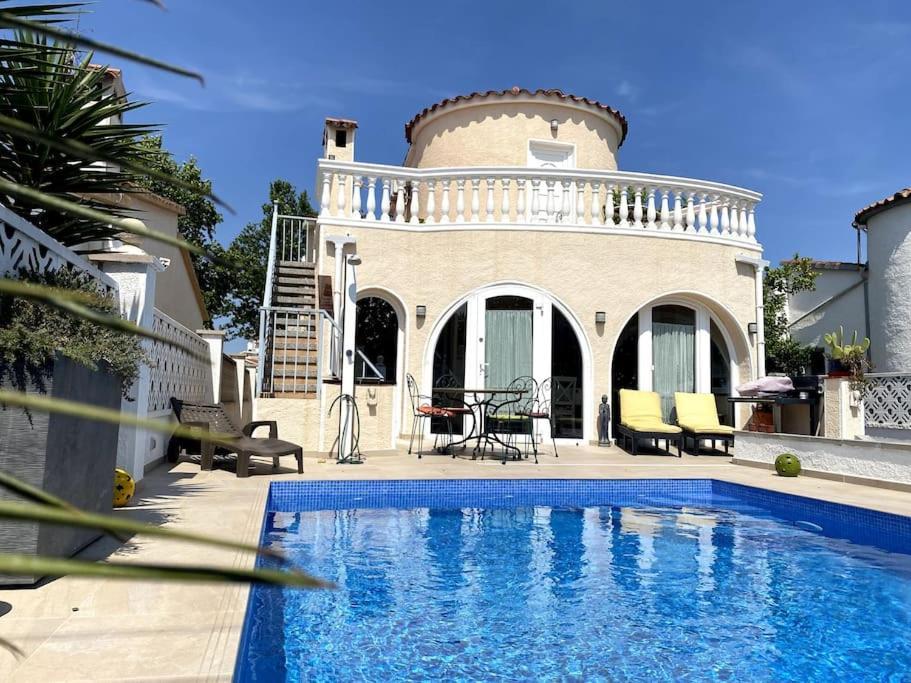 Jolie Maison Avec Sa Piscine Privee Wifi Empuriabrava Kültér fotó